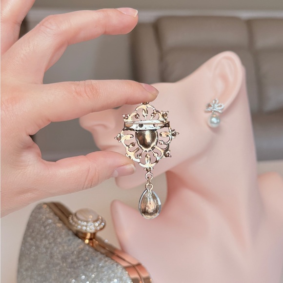 Classic Vintage Green and Gold Brooch - Picture 7 of 8